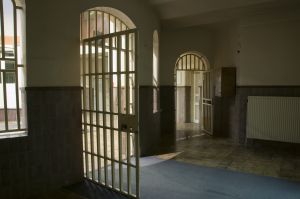 921841_abandoned_jail.jpg